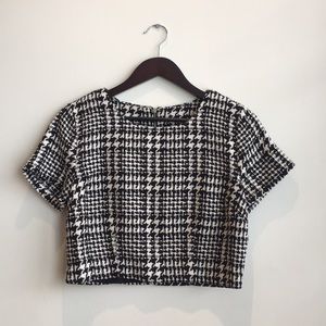 Cropped tweed-like structure patterned top